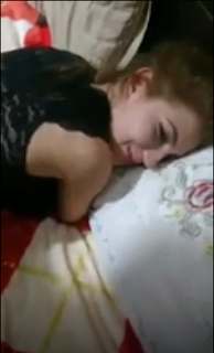 Öğrenci Evinde Üniversiteli Sıla'yı Grup Yapmaya Zorluyorlar En Sonunda Kız İkna Oluyor