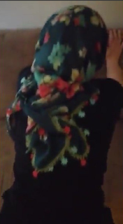 Köylü Türbanlıyı Kanepede Domaltıp Sert Sikiyor  Beyaz Tenli Ve Türbanlı Sevenler İçin Tavsiye